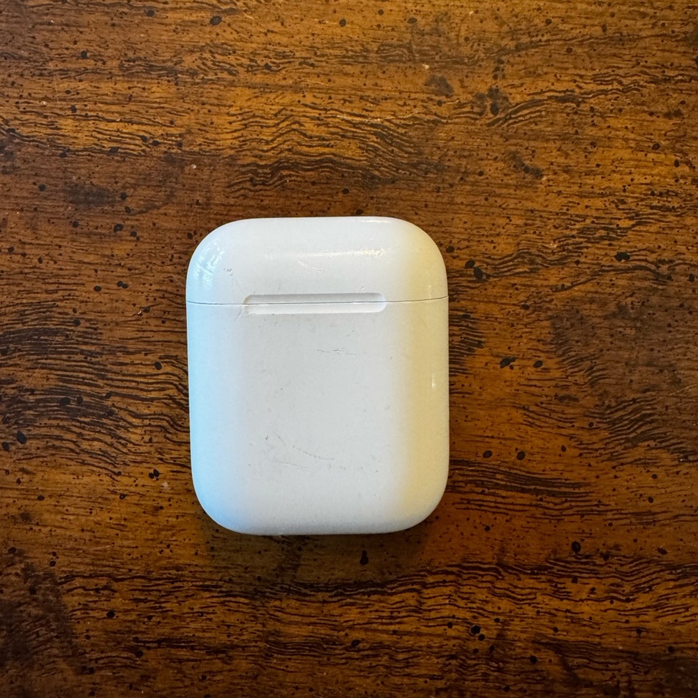 Apple White Earbud Headphones with Sleek Design